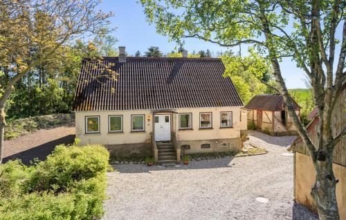 Nice Home In Tranekær With Kitchen