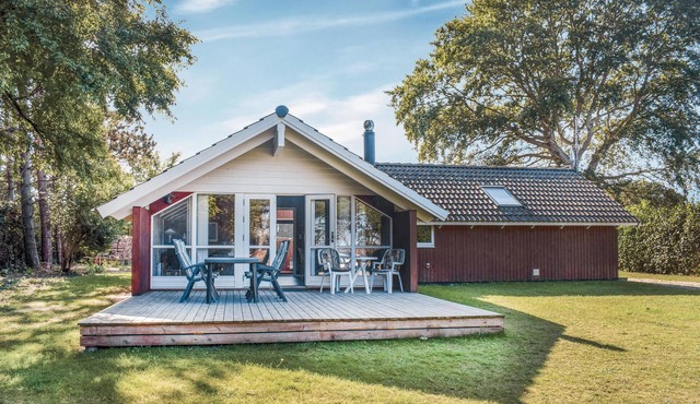 Nice home in Tranekær with WiFi