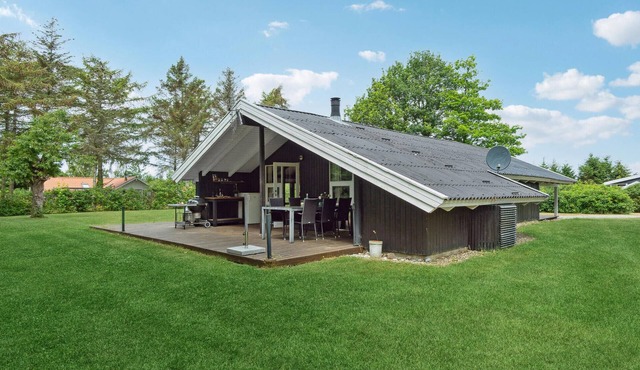Nice home in Tranekær with sauna