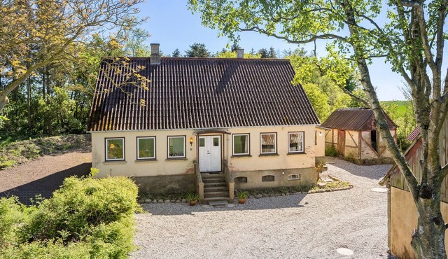 Nice home in Tranekær with kitchen