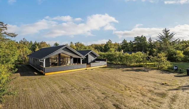 Nice home in Ulfborg with kitchen