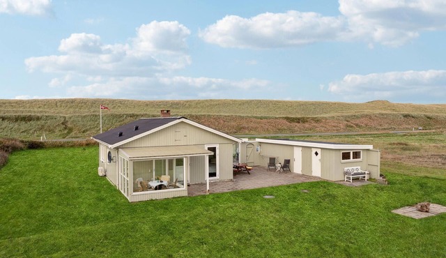 Nice home in Ulfborg with WiFi