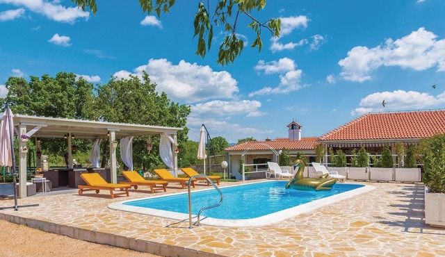 Nice home in Unesic with WiFi