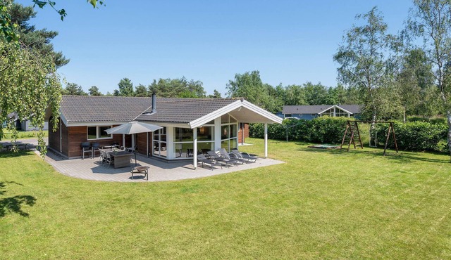 Nice home in Væggerløse with sauna