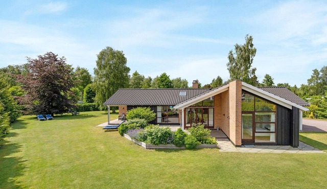 Nice home in Væggerløse with sauna