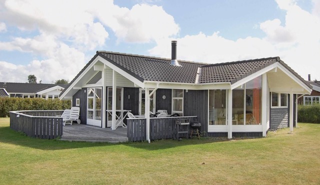 Nice home in Væggerløse with sauna