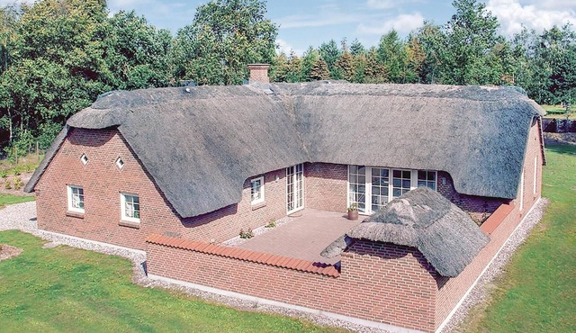 Nice home in Væggerløse with sauna