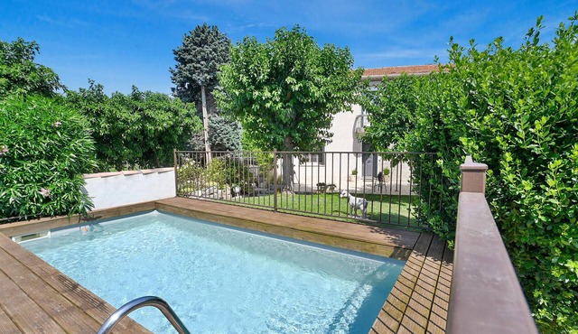 Nice home in Vallabrègues with private swimming pool, can be inside or outside