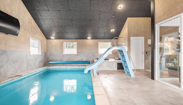 Nice home in Vejers Strand with kitchen