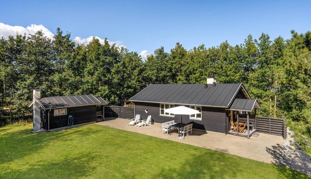Nice home in Vesløs with sauna