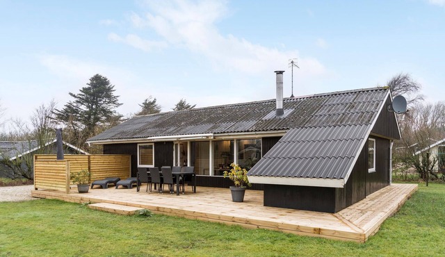 Nice home in Vestervig with WiFi