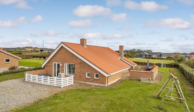 Nice home in Vinderup with sauna