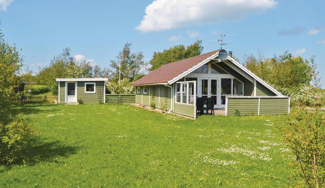 Nice home in Vinderup with kitchen