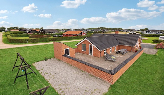 Nice home in Vinderup with sauna