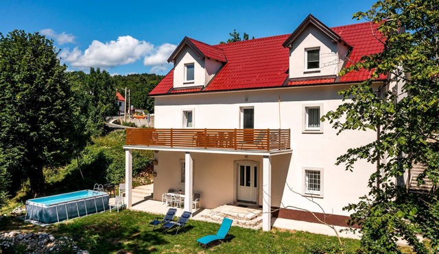 Nice home in Zlobin with sauna