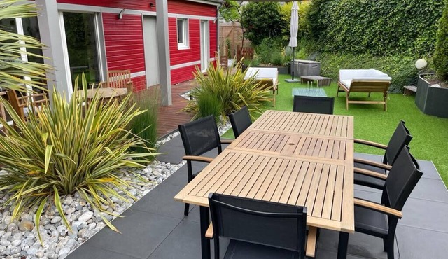 Nice house with pool near the city center