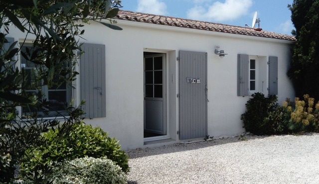 Nice House Totally Renovated With Swimming Pool & Outside Shower in a Quiet Area