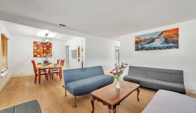 Nice house 3/2 baths in pleasant North SJ with Free Wi-Fi, Washer, Dryers, AC