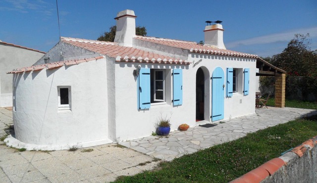 Nice house 400m from the beach parking and internet nearby shops