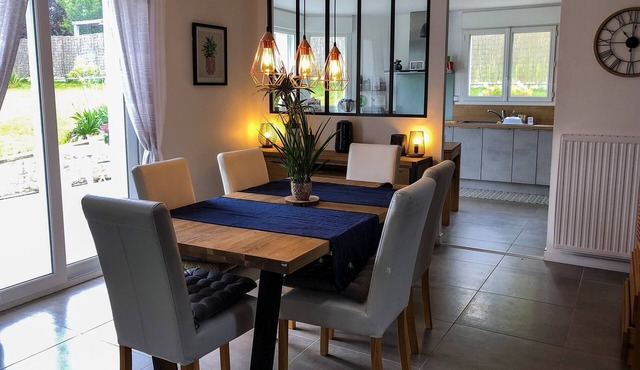 Nice house 4bed, 2bath, bikes/games, near Vannes and beaches