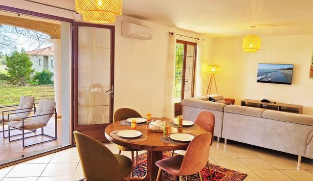 Nice house on wooded plot 5 min from the sandy beach/air conditioning and wifi