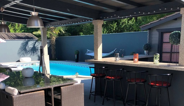 Nice house pool 7 minutes from the hypercentre Bordeaux