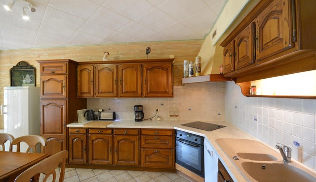 Nice house, private pool, shaded garden