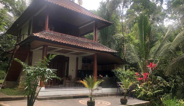 Nice house, quiet place overlooking rice fields