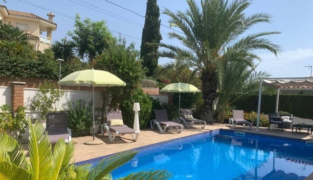 Nice house with private pool 300m from the Beach - Miami Platja