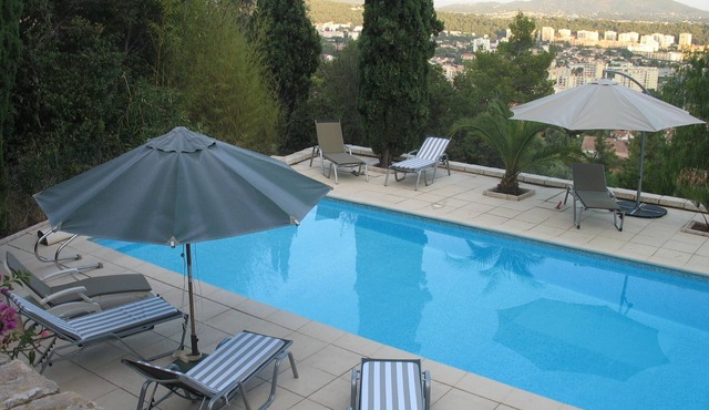 Nice house with fantastic views on a large plot with swimming pool.