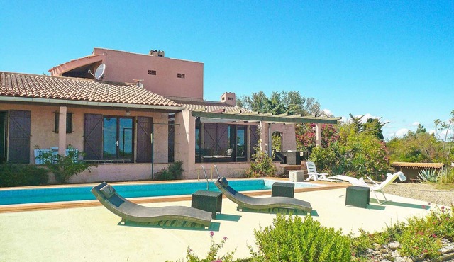 Nice house with private pool air conditionning and large views over sea