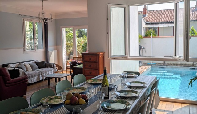 Nice House with Swimming Pool. Chic Area.
