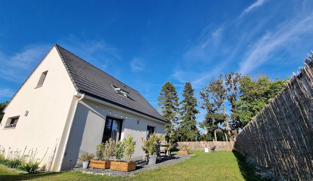Nice House With Terrace Garden In Amfreville