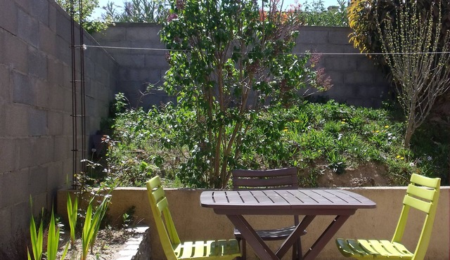 Nice independent room near La Cité