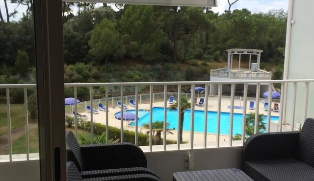 Nice large 2 bedroom apartment with all comfort, quiet, top floor.