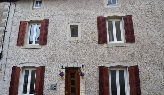 NICE LITTLE HOUSE listed village with castle ruins and beautiful church