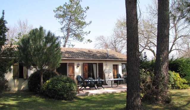 Nice location near the lake, 12 KM to Atlantic, 4 bedrooms, with huge garden