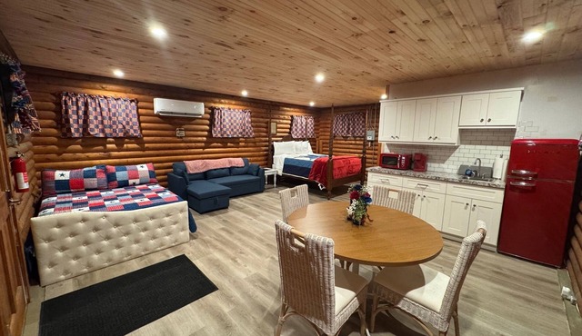 Nice log cabin on back country road with peace, quiet and the amenities of home