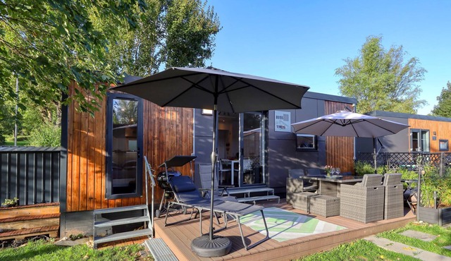 Nice modern cottage on cozy campsite. in Wemding