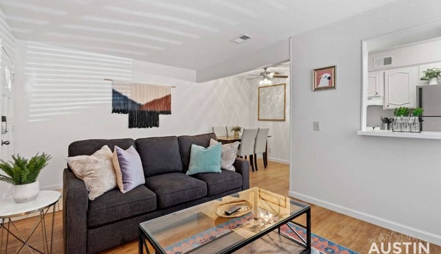 Nice ‘n’ Quiet Downtown Apt, Pool + Free Parking