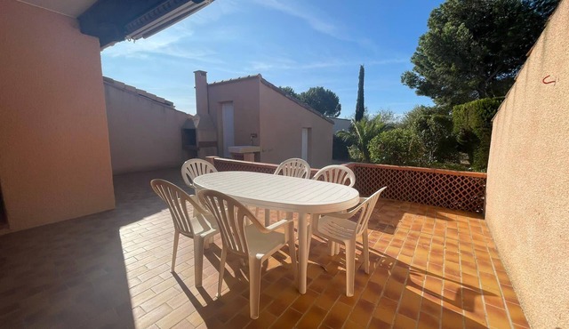 Nice nest in downtown Caves