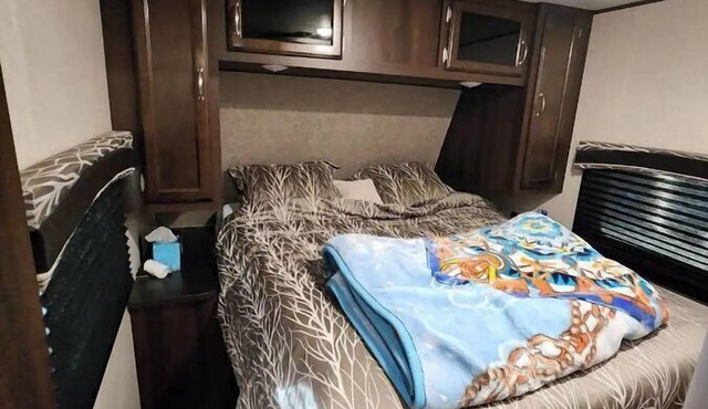 Nice newer camper fully hooked up nice views