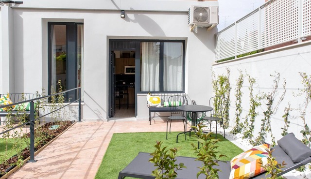 Nice one bedroom apartment with patio GAN5A