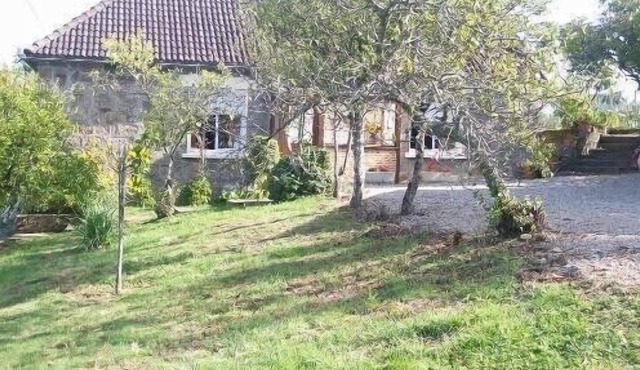 Nice one level Gite, 3 Epis, in a quiet area with a great view