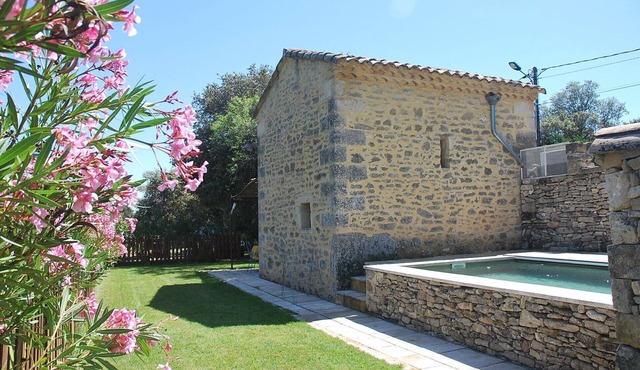 Nice Provençal stone holiday house with air conditioning & pool in Uzès