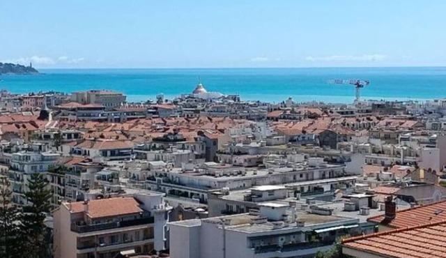 Nice, panoramic sea view.