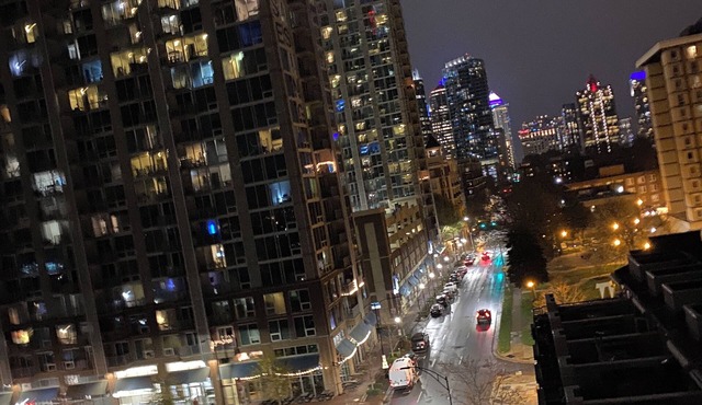 Nice place in uptown with skyline and pool view, Private Bed/Bath