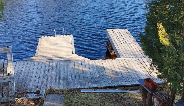 Nice Private 2 Bedroom w Lakeside Sauna Gazebo