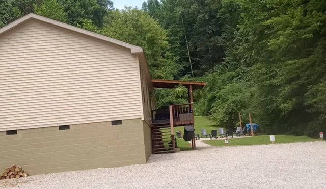 Nice private home in Matewan, close to trails! Hottub, Pool, fire pits & games!