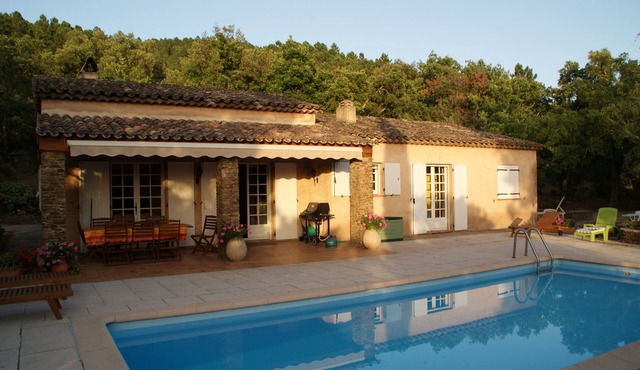 Nice 'provencal mas' in a one hectare garden in a private residence